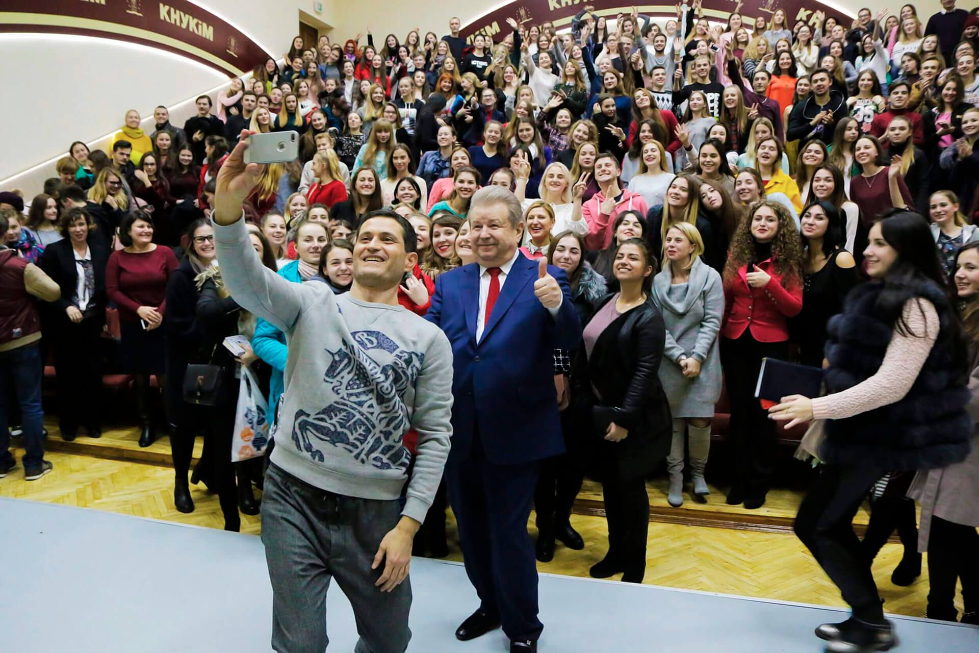 Mykhailo Poplavsky and Akhtem Seitablaev with students