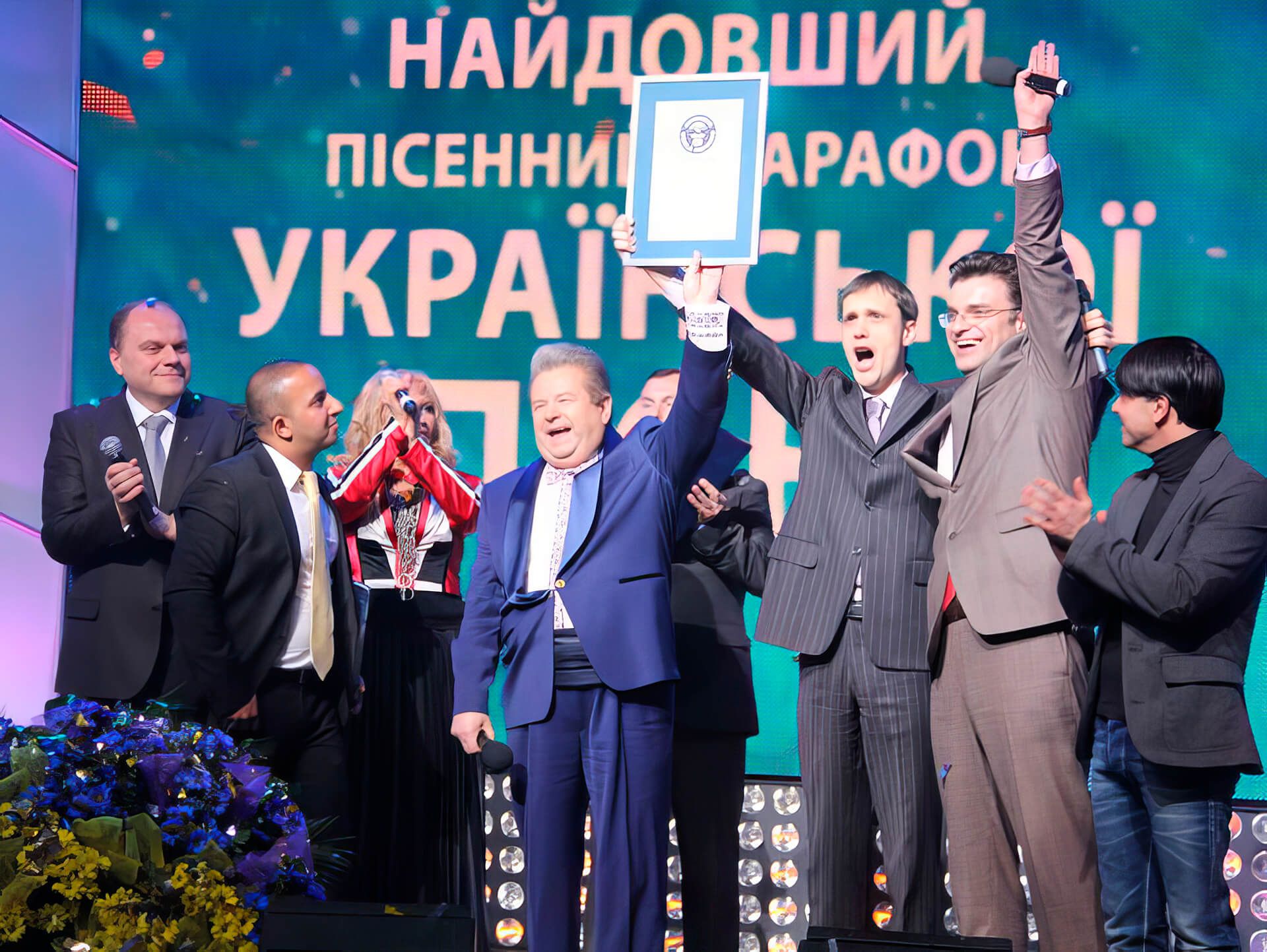 Mykhailo Poplavsky received the award on stage